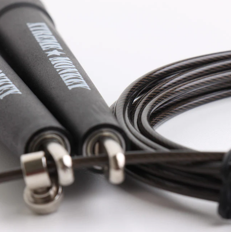 Speed ​​jump rope with adjustable ball bearing cable